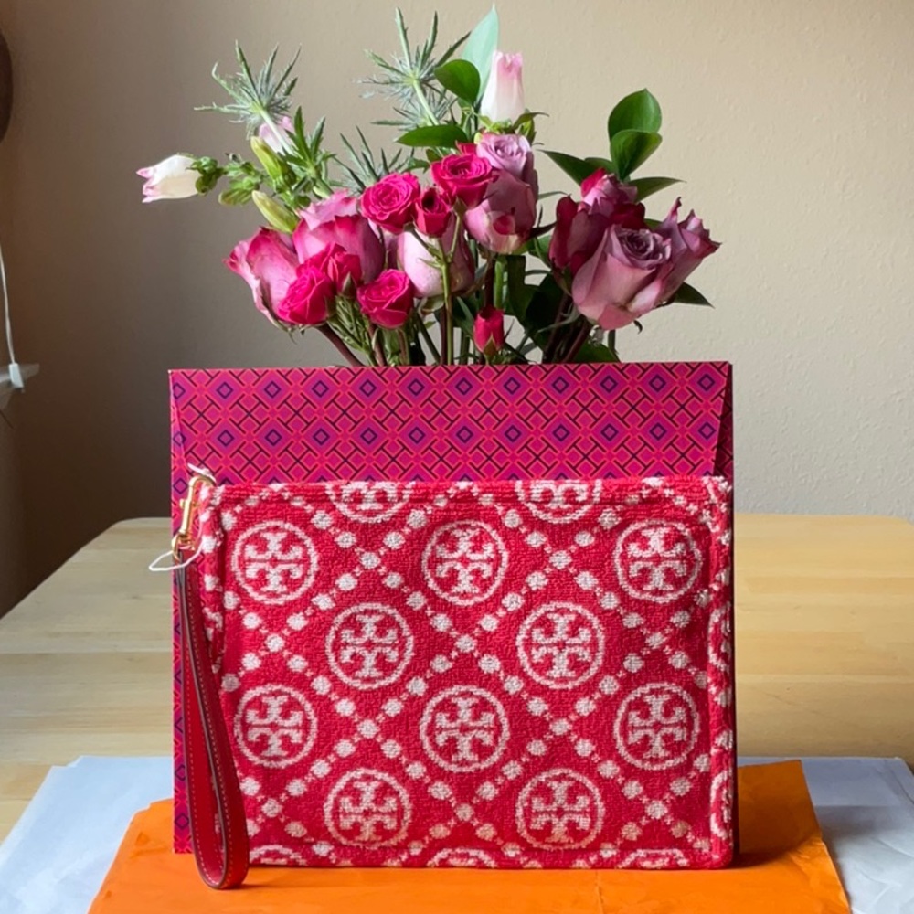 🍓 TORY BURCH T- MONOGRAM TERRY POUCH 🍓 NWT 🍓 - Picture 4 of 16